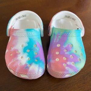 Like new toddler size 4 tie dye crocs